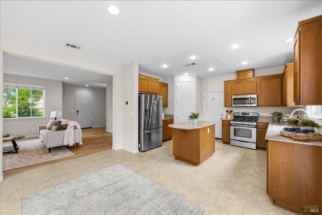 621 Del Mar Cir, Vacaville, CA 95688