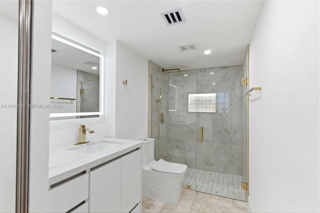 5701 Collins Ave 310, Miami Beach, FL 33140