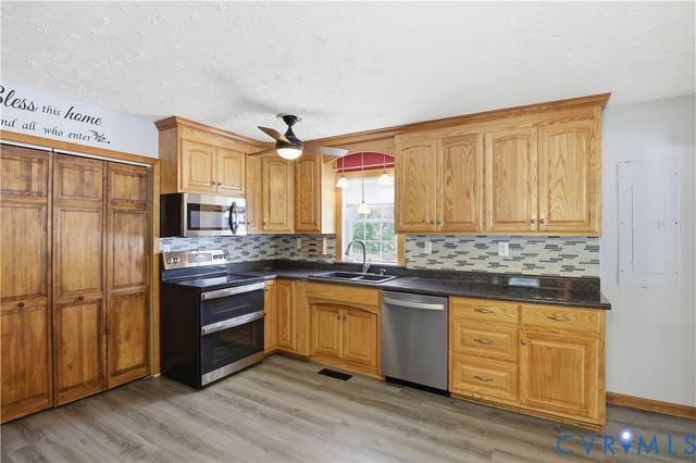 13700 Branders Bridge Rd, Chesterfield, VA 23831