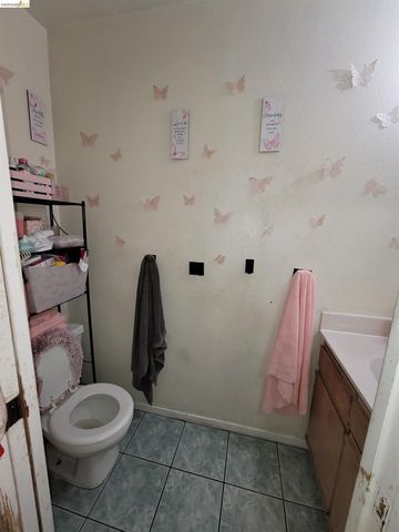 1826 Vicksburg Ave, Oakland, CA 94601