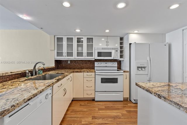 555 NE 15th St 14G, Miami, FL 33132