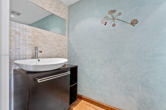 555 NE 15th St 14G, Miami, FL 33132