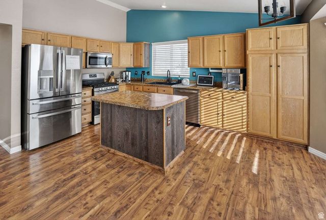 9091 S CRYSTAL VISTA LN, West Jordan, UT 84088