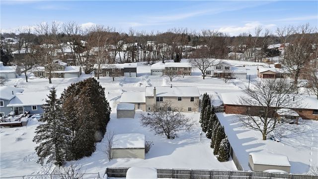 95 Spring Tree Lane, Greece, NY 14612