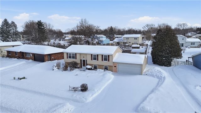 95 Spring Tree Lane, Greece, NY 14612