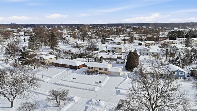 95 Spring Tree Lane, Greece, NY 14612