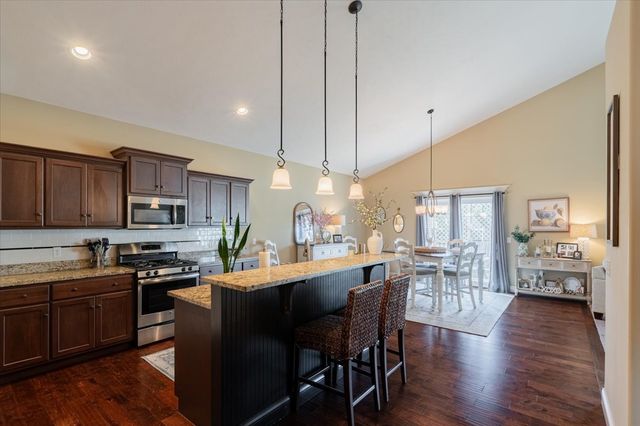 2020 Escalade Road, Bloomington, IL 61705