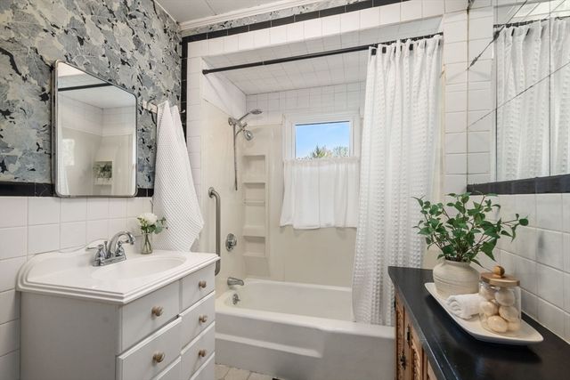 25 Park Street, Southborough, MA 01772