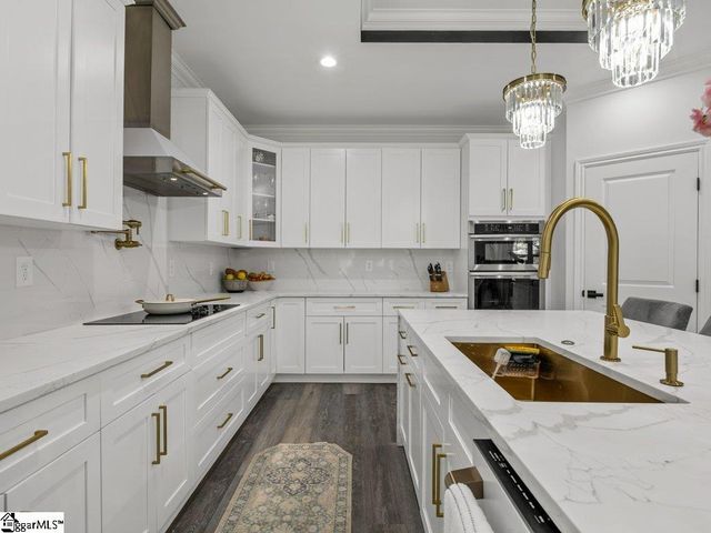15 Julian Avenue, Greenville, SC 29611