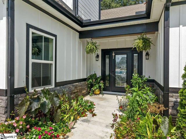 15 Julian Avenue, Greenville, SC 29611