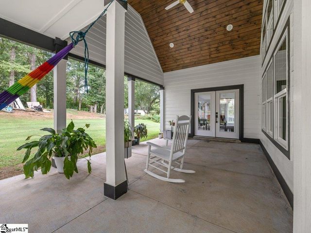 15 Julian Avenue, Greenville, SC 29611