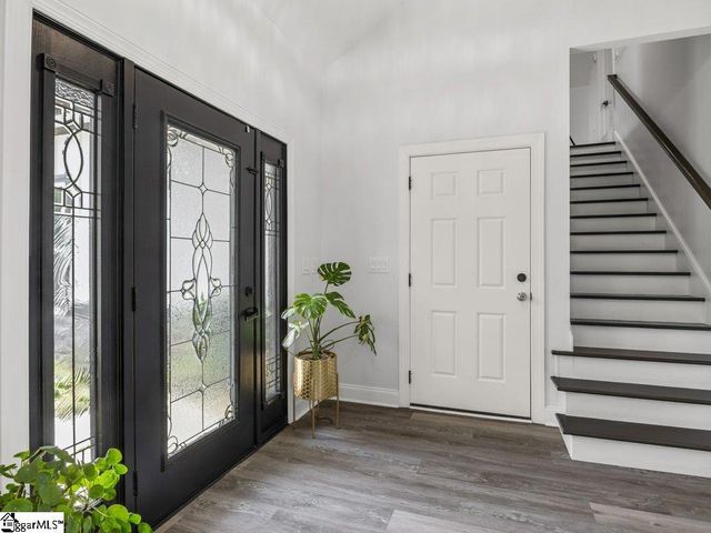 15 Julian Avenue, Greenville, SC 29611