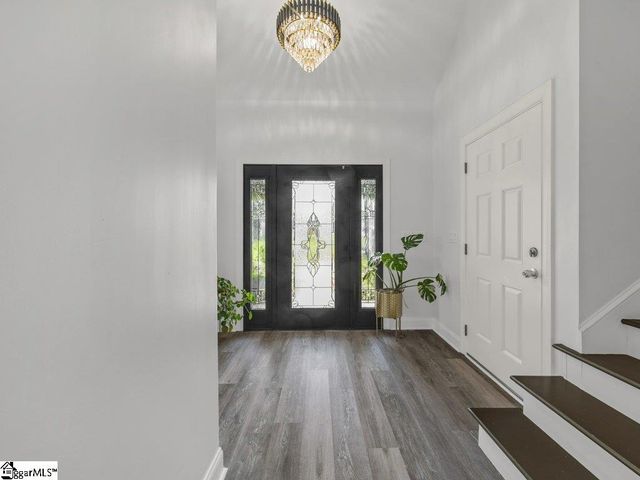 15 Julian Avenue, Greenville, SC 29611