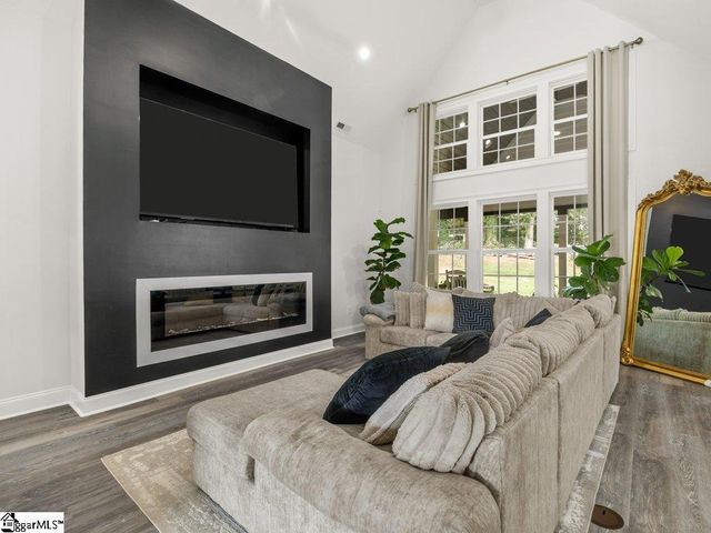 15 Julian Avenue, Greenville, SC 29611