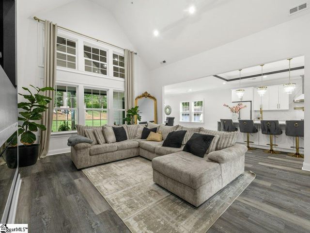 15 Julian Avenue, Greenville, SC 29611