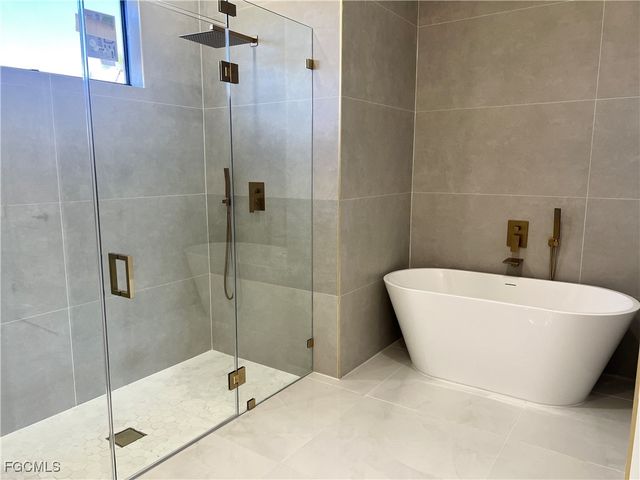 2010 NW 6th TER, Cape Coral, FL 33993