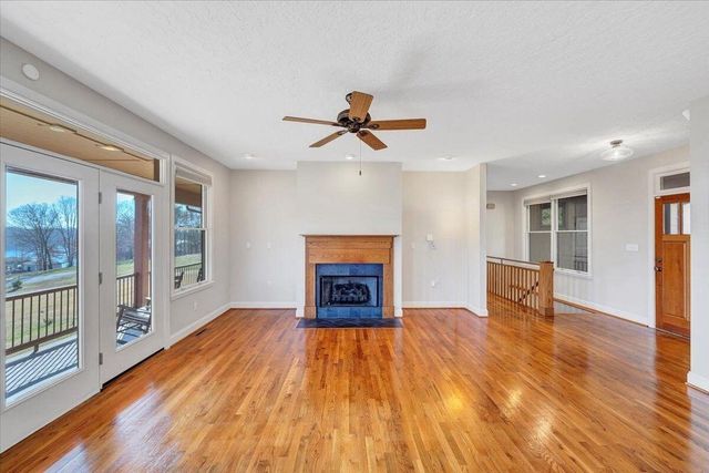 209 Park Shores CIR, Moneta, VA 24121