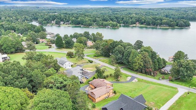 209 Park Shores CIR, Moneta, VA 24121