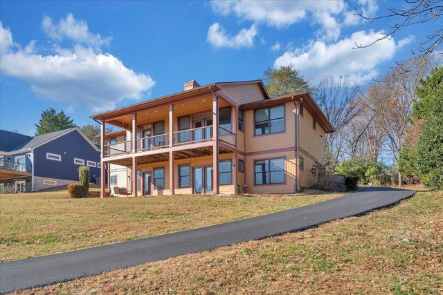 209 Park Shores CIR, Moneta, VA 24121