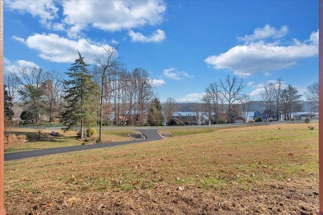 209 Park Shores CIR, Moneta, VA 24121