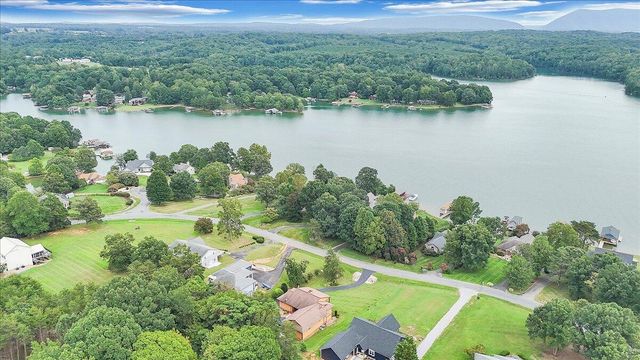 209 Park Shores CIR, Moneta, VA 24121