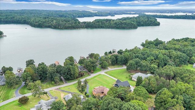 209 Park Shores CIR, Moneta, VA 24121