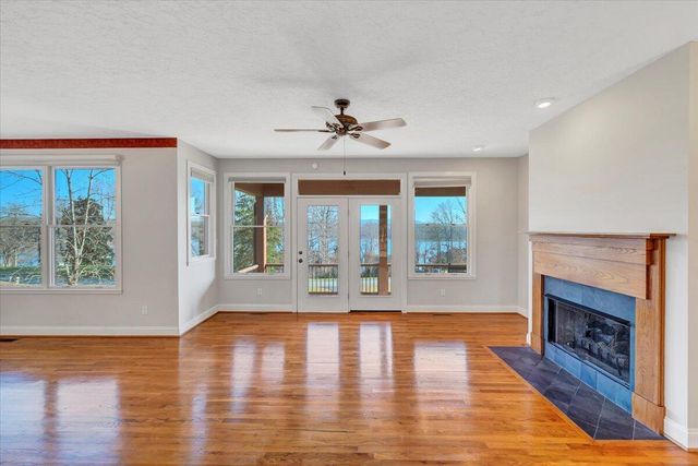 209 Park Shores CIR, Moneta, VA 24121