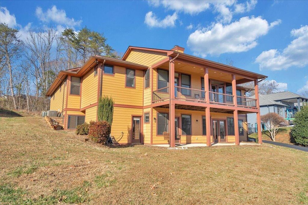 209 Park Shores CIR, Moneta, VA 24121