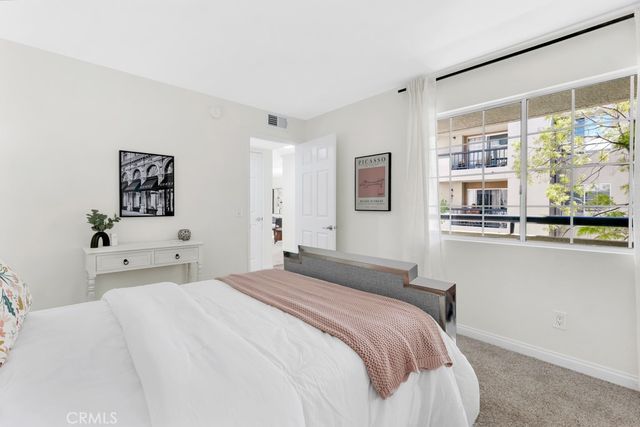 5535 Canoga Avenue 215, Woodland Hills, CA 91367