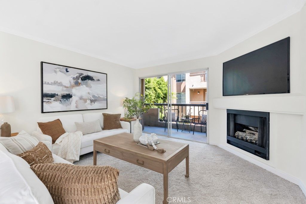 5535 Canoga Avenue 215, Woodland Hills, CA 91367 — photo 2