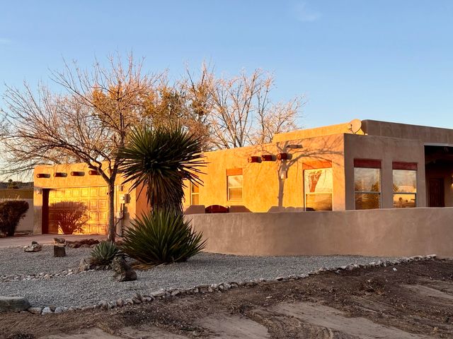 537 Dandelion Road, Corrales, NM 87048