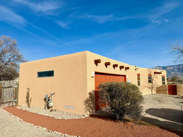 537 Dandelion Road, Corrales, NM 87048