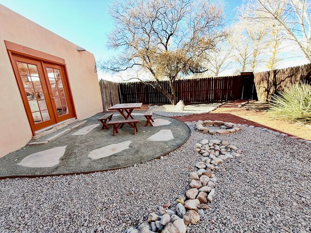 537 Dandelion Road, Corrales, NM 87048