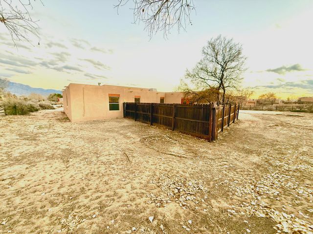 537 Dandelion Road, Corrales, NM 87048