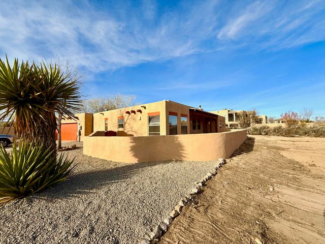 537 Dandelion Road, Corrales, NM 87048