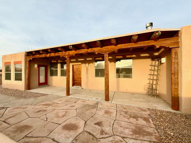 537 Dandelion Road, Corrales, NM 87048