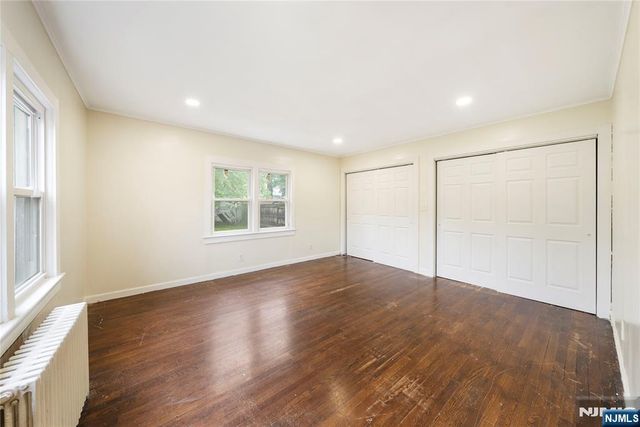 28 Beechwood Place, Irvington, NJ 07111