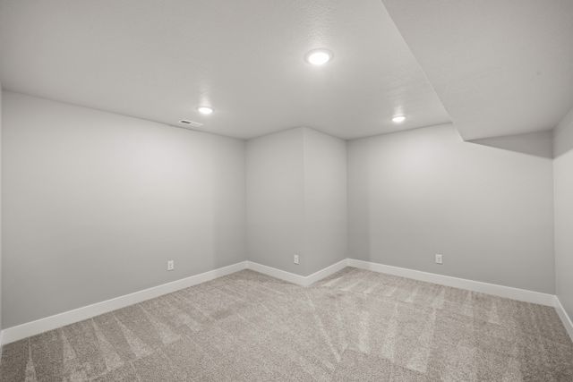 15215 Deerview Drive, Urbandale, IA 50323