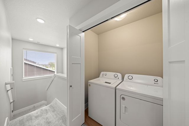 15215 Deerview Drive, Urbandale, IA 50323