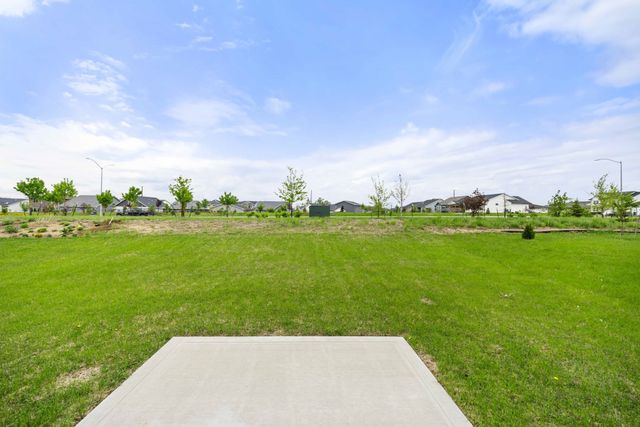 15215 Deerview Drive, Urbandale, IA 50323