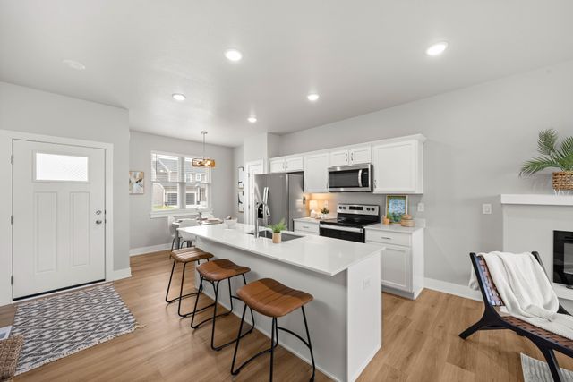 15215 Deerview Drive, Urbandale, IA 50323