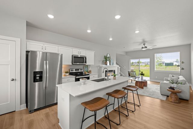 15215 Deerview Drive, Urbandale, IA 50323