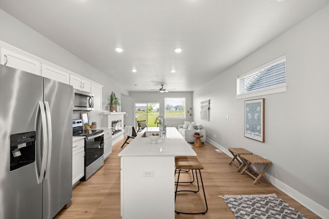 15215 Deerview Drive, Urbandale, IA 50323