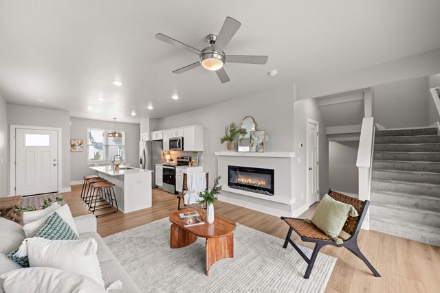 15215 Deerview Drive, Urbandale, IA 50323