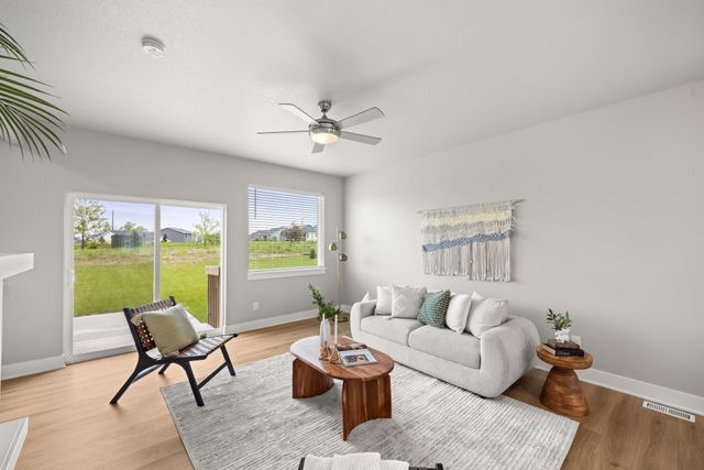 15215 Deerview Drive, Urbandale, IA 50323