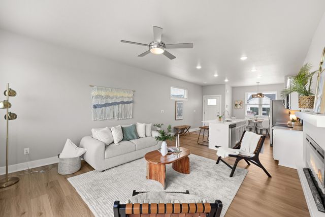 15215 Deerview Drive, Urbandale, IA 50323