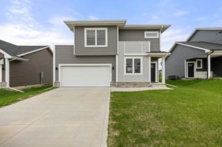 15215 Deerview Drive, Urbandale, IA 50323