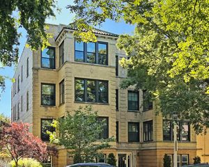 314 Wisconsin Avenue 3S, Oak Park, IL 60302