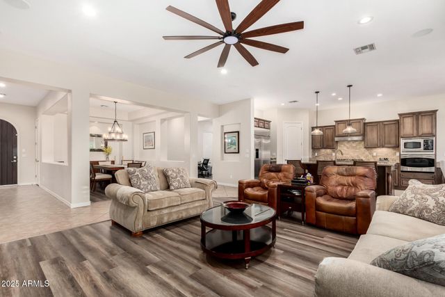 4390 S WHITE Drive, Chandler, AZ 85249