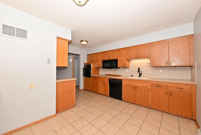1710 Poplar AVENUE, South Milwaukee, WI 53172